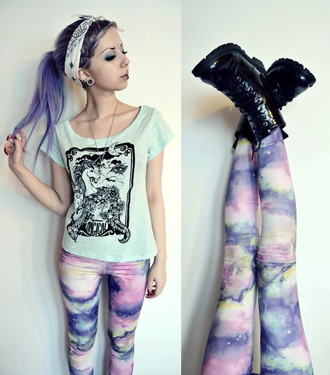 Pastel Goth Shoes, Pastel Goth Hair, Grunge Alternative Fashion, Glam Punk, Nails Pastel, Goth Shoes, 2010s Fashion, Goth Hair, Goth Shirt