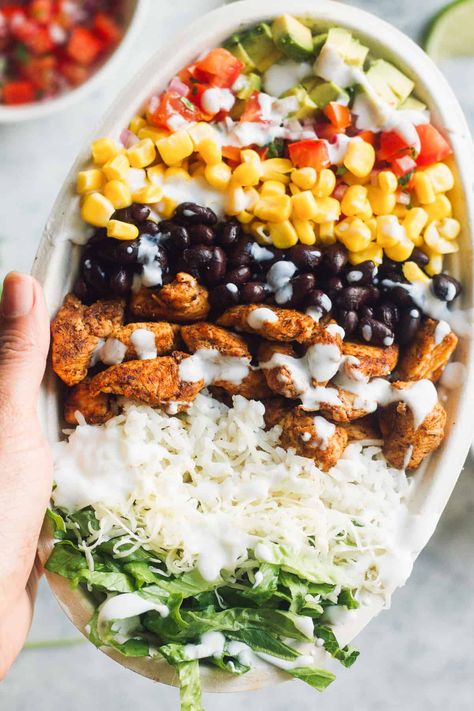 Chipotle Chicken Bowl, Chipotle Copycat, Burrito Bowl Recipe, Chipotle Burrito Bowl, Chipotle Recipes, Chipotle Burrito, Chipotle Bowl, Chicken Bowl Recipe, Burrito Bowls Recipe