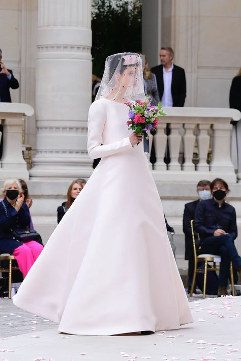 Chanel’s Couture Brides Throughout History, From Margaret Qualley to Linda Evangelista Casual Country Wedding, Chanel Wedding Dress, Column Wedding Gown, Italy Countryside, Chanel Wedding, White Wedding Suit, Second Wedding Dresses, Margaret Qualley, Fall Couture