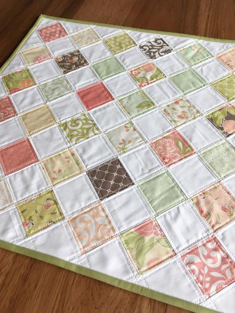 Quilt Patterns Using Mini Charm Packs, Doll Quilt Patterns Free, Mini Quilts Patterns Free Wall Hangings, Pastel Quilts, Quilting Patterns Free, Quilt Pattern Design, Simple Quilting, Charm Pack Quilt Patterns, Charm Quilts