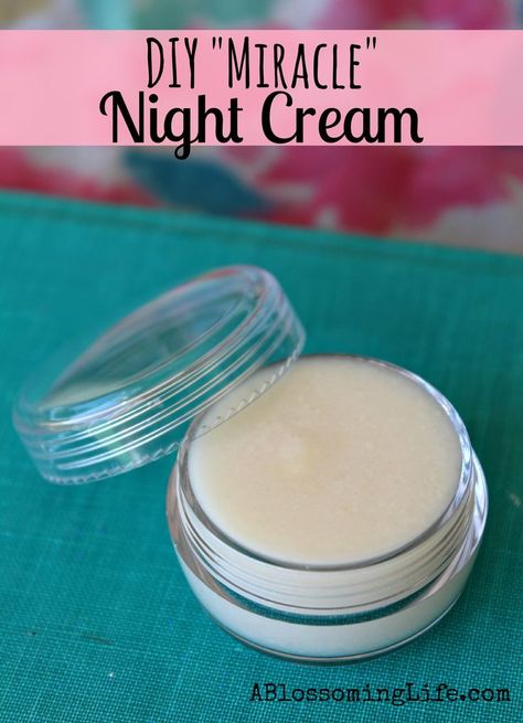 DIY:  "Miracle" Night Cream - great info about skin care on this post, especially in the comments section. Homemade Anti Aging Serum, Diy Wrinkle Cream, Diy Wrinkles, Anti Aging Homemade, Diy Eye Cream, Anti Aging Creme, Lip Scrubs, Anti Wrinkle Cream, Natural Diy