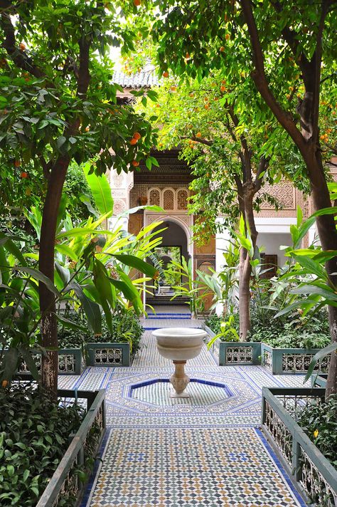 Vogue's Insider Guide to Marrakech Arabic Garden, Morocco Photography, Moroccan Garden, Moorish Design, Beautiful Home Gardens, Islamic Architecture, Spanish Style, Small Gardens, Garden Room