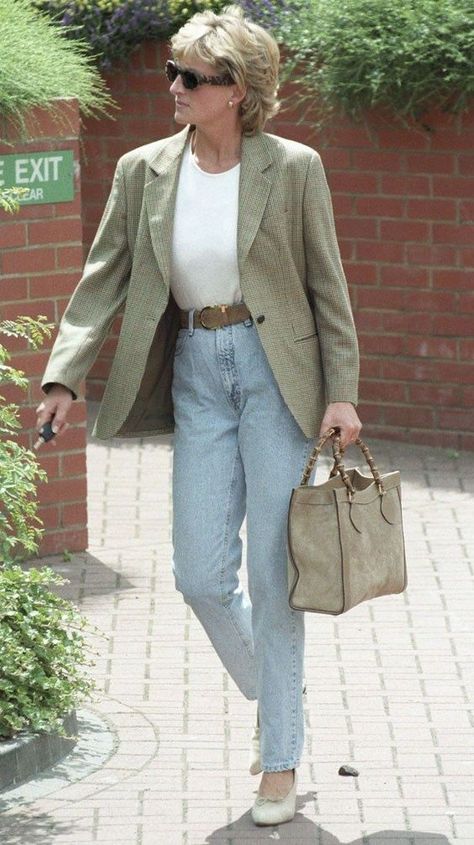 Sandal Tali, Princess Diana Fashion, Princess Diana Photos, Mode Tips, Mode Hippie, Princes Diana, Diana Fashion, Lady Diana Spencer, Diana Spencer