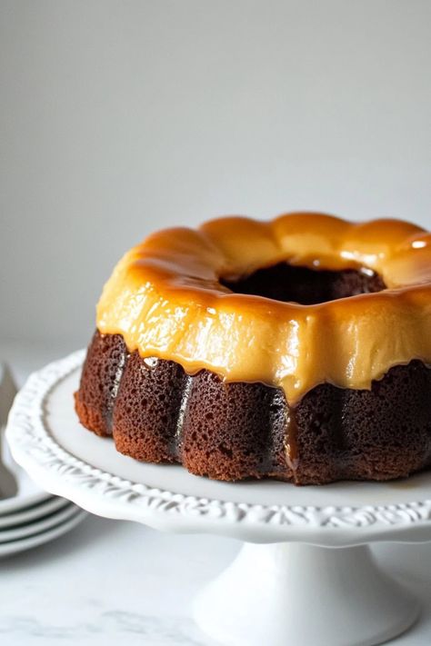 Creamy Flan, Chocoflan Cake, Impossible Cake, Chocoflan Recipe, Devils Food Cake, Rich Chocolate Cake, Mexican Dessert, Box Cake Mix, Soften Cream Cheese