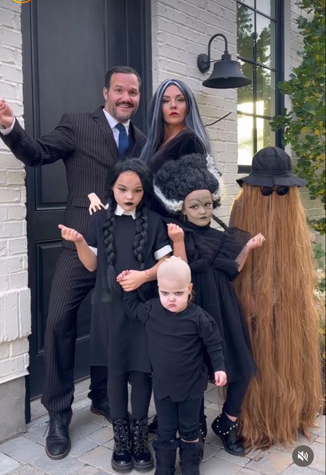 Adam’s Family Halloween Costume, Adams Family Costume, Addams Family Halloween Costumes, Family Themed Halloween Costumes, Creative Halloween Costumes Diy, Halloween Costumes 2022, Halloween Camping, Themed Halloween Costumes, Clever Halloween