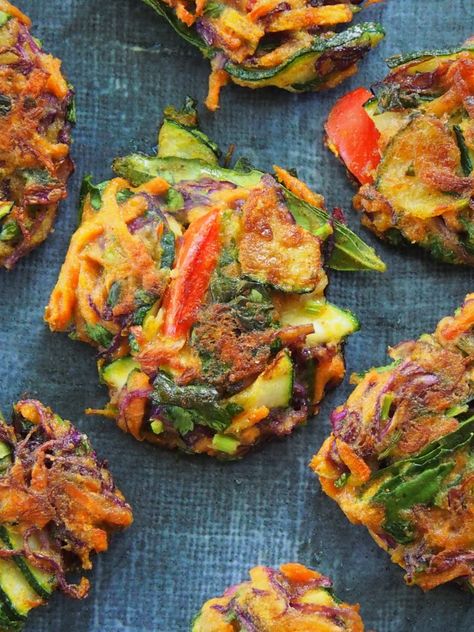 Quick Vegetable Pakoras | Healthy Home Cafe Healthy Vegetable Sides For Dinner, Vegetable Recipe Ideas, Vegetable Patties Healthy, Vegetable Indian Recipes, New Recipes For Dinner Veg, Healthy Vegetable Recipes Sides, Indian Veggie Sides, Vegetable Pakora Recipe Indian, Fancy Vegetarian Recipes