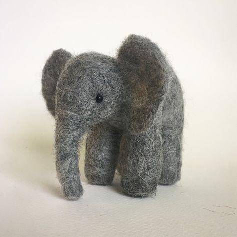 Felted Elephant, Baby Elephant Nursery, Tovad Ull, Elephant Nursery Decor, Felted Art, Needle Felting Diy, Wool Needle Felting, Needle Felting Tutorials, Wool Roving