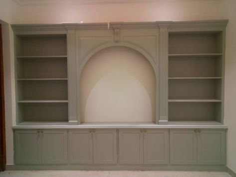 Arched Cabinets Built Ins, Arched Built Ins, Dining Room Built In Cabinets, Built In Cabinets Living Room, Whisky Room, Builtin Bookshelves, Bookshelf Bar, Dining Room Built In, Cottage Vibes