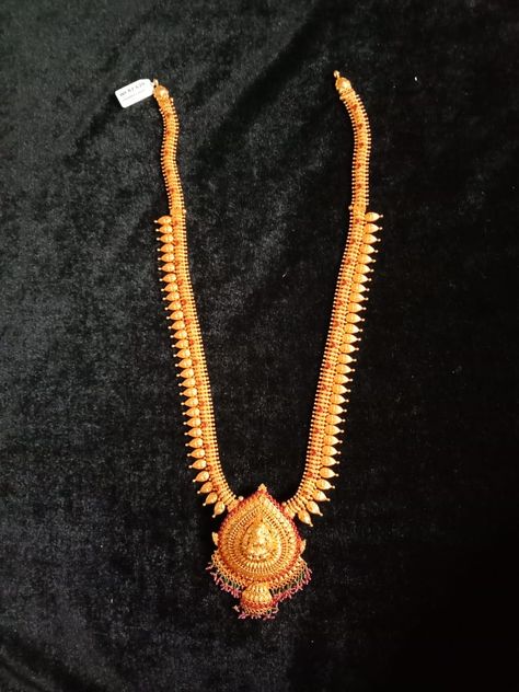 Gold Long Sara Design, Wedding Jewelry Sets Bridal Jewellery, Neck Pieces Jewelry, Gold Bridal Necklace, Antique Necklaces Design, Gold Bangles For Women, Beautiful Gold Necklaces, Gold Mangalsutra Designs, Gold Necklace Indian Bridal Jewelry