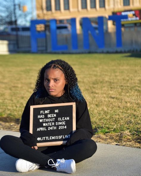 Five Years  Flint, Michigan has been without safe tap drinkable water for FIVE YEARS.  #DontForgetFlint #Flint Flint Water Crisis, Flint Michigan, One Word Art, School Leader, Safe Water, Agent Of Change, Digital Text, R Memes, Social Change