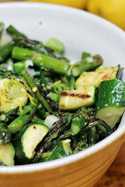 Basil Vinaigrette, Zucchini Salad, Basil Sauce, Fresh Asparagus, Grilled Asparagus, Zucchini Recipes, Veggie Dishes, Vegetable Side Dishes, Vegetable Dishes