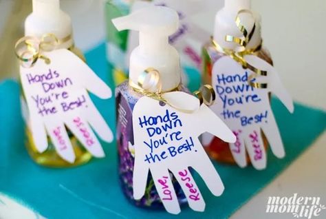 Fun DIY Teacher Appreciation Gift Idea kids can make! #DIY #DIYGift #TeacherAppreciation #KidsGiftIdea Teacher Appreciation Diy, Daycare Gifts, Daycare Teacher Gifts, Teachers Appreciation Week Gifts, Appreciation Gifts Diy, Teacher Holiday Gifts, Teacher Appreciation Gifts Diy, Preschool Teacher Gifts, Diy Gifts For Mom