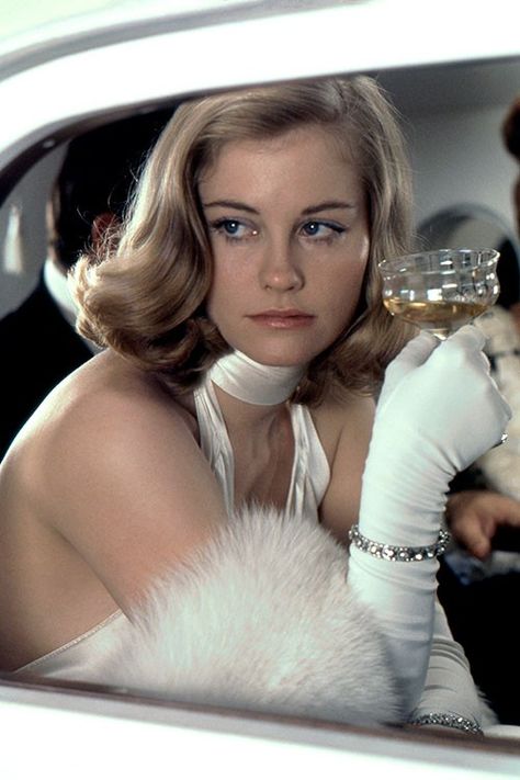 Cybil Shepherd Last Love, Cybill Shepherd, Veronica Lake, Comedy Film, Taxi Driver, Romantic Comedy, Hollywood Glamour, Old Hollywood, American Actress