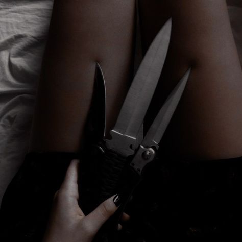 Dark Boarding School, Knife Aesthetic, School Romance, Pretty Knives, Knife Collection, Cool Knives, Trik Fotografi, Boarding School, Character Aesthetic