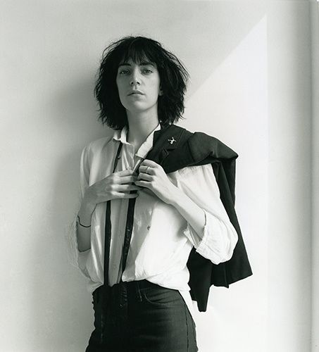 Robert Mapplethorpe  Patti Smith, 1975 Patti Smith Robert Mapplethorpe, Patti Smith Horses, Cool Attitude, Ellen Page, Robert Mapplethorpe, Photographie Portrait Inspiration, Patti Smith, Great Albums, Best Albums