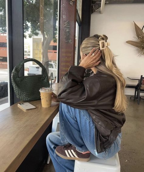 Jeans Marron, Oblong Face Hairstyles, Oblong Face Shape, Daily Fits, Trendy Date Night Outfit, Hairstyle For Men, Fashion Trend Forecast, Hairstyles For Women Over 50, Braided Ponytail Hairstyles