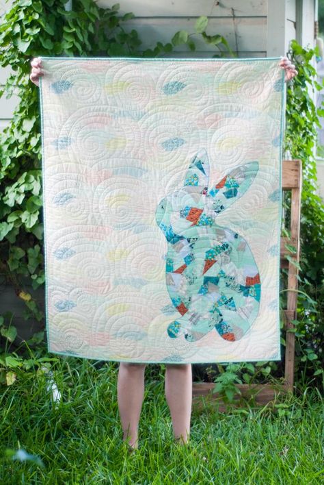 7 Quilt Projects you can totally finish in time for Christmas – Shannon Brinkley Studio Scrappy Applique, Quilt Wall Hanging, Bunny Quilt, Quilt Wall, Applique Templates, Easy Quilt Patterns, Quilt Projects, Quilting Inspiration, Applique Pattern