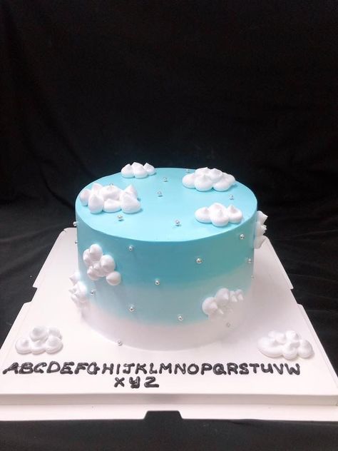 Cloud Design Cake, Cloud Birthday Cake, Cake Decorating Ideas Christmas, Cloud Cake Decoration, Rain Cake, Christmas Cake Decorating Ideas, Baby Shower Sheet Cakes, Simple Birthday Cake Designs, Christmas Cake Decorating