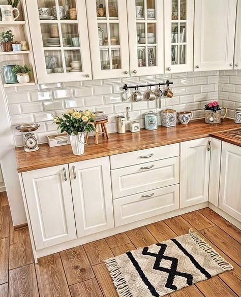 Rustic Home Interiors, Galley Kitchens, Eclectic Interior Design, Modern Kitchen Interiors, Dark Kitchen Cabinets, Kitchen Inspiration Design, White Cabinets, Kitchen Style, Rustic Kitchen