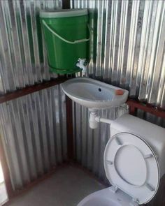 Design Casa Piccola, Outdoor Bathroom Design, Outdoor Toilet, Composting Toilet, Outdoor Bathrooms, Kraf Diy, Tiny House Cabin, Off Grid Living, Small Room