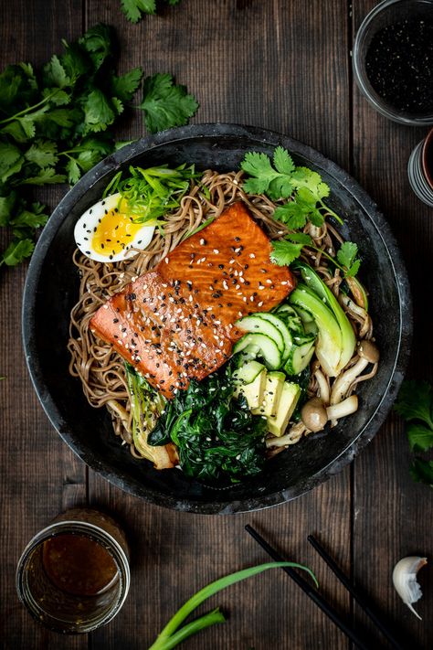 Noodle Meal Prep, Cold Soba Noodle Salad, Salmon Protein, Salmon Sisters, Salmon Noodles, Soba Salad, Salad Bowl Recipes, Soba Noodle Salad, Cold Soba