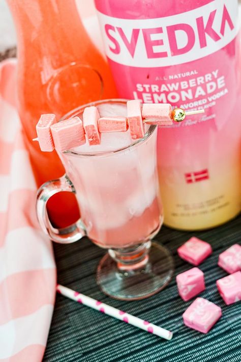 Pink Whitney Vodka Recipes, Svedka Drinks, Pink Starburst Drink, Starburst Cocktail, Alcoholic Drinks Vodka, Starburst Drink, Pink Whitney, Pink Vodka, Vodka Alcohol