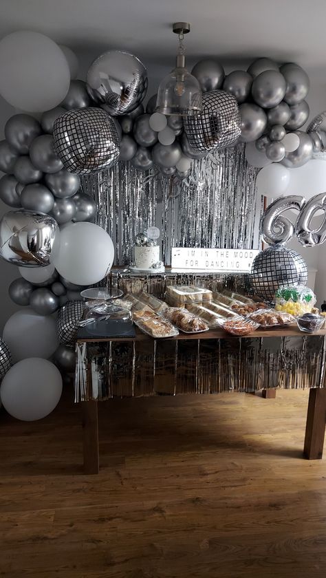 White And Silver Disco Party, Mirror Ball Birthday Theme, Chrome Party Theme, Mirrorball Party Decor, Mirrorball Birthday Party, Disco Decorations Party, Mirrorball Party, Chrome Birthday, Chrome Party