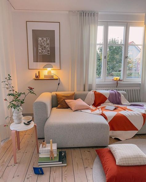 my scandinavian home: Stephanie's Charming and Relaxed Family Home Pastel Scandinavian Interior, Danish Living Room, Pastel Scandinavian, Cosy Decor, Scandinavian Apartment, Scandinavian Interiors, Cosy Spaces, Living Room Scandinavian, Style Deco