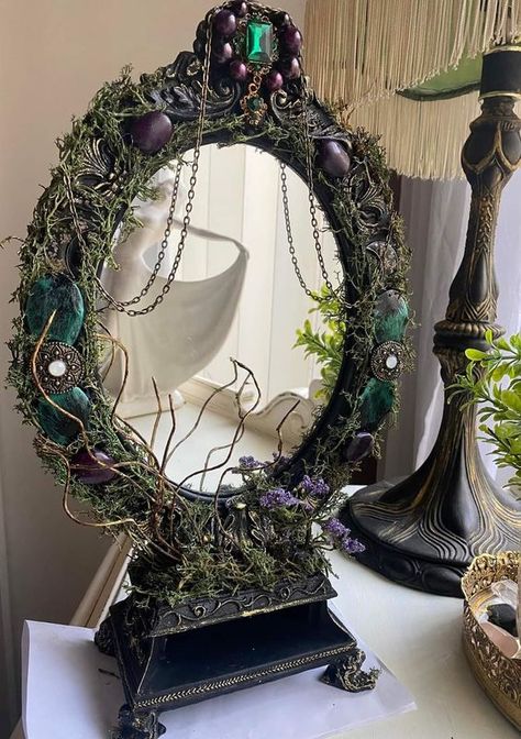 a refined vintage Halloween mirror decorated with large purple and emerald gemstones, twigs and chain is amazing Gothic Moss Mirror, Moss Mirror With Crystals, Diy Witchy Mirror, Fantasy Mirror Diy, Diy Gothic Mirror, Whimsigoth Mirror, Halloween Mirror Decor, Fairycore Mirror, Witchy Mirror