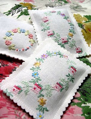 Into Vintage: sashaying around Handkerchief Crafts, Lazy Daisy Stitch, Embroidery Transfers, Embroidery Patterns Vintage, Lavender Bags, Pola Sulam, Vintage Handkerchiefs, Lavender Sachets, 자수 디자인