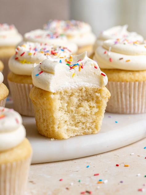 Vanilla Birthday Cupcakes - Julie Marie Eats Vanilla Birthday Cupcakes, Classic Cupcake Recipe, Chocolate Orange Cupcakes, Homemade Cake Mixes, Moist Vanilla Cupcakes, Cupcakes Homemade, Tiramisu Cupcakes, Moist Cupcakes, Vanilla Cupcake Recipe