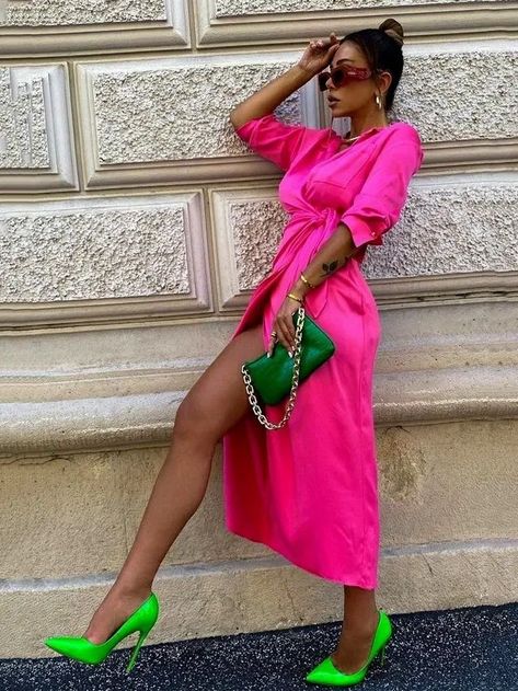 whether you want to create a formal look or a more funky look. Here are 14 shoe colors with fuchsia dress or hot pink to complete your pretty look. Green Heels Outfit, Ropa Color Neon, Fuchsia Outfit, Prom Dress Aesthetic, English Outfit, Colour Blocking Fashion, Spring Trends Outfits, Color Blocking Outfits, Fuchsia Dress