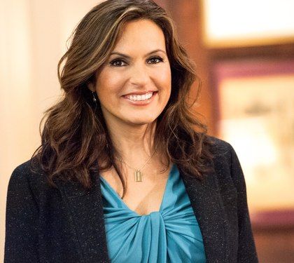 Shampoo Commercial, Olivia Benson, Mariska Hargitay, Female Actresses, Law And Order, Long Curly Hair, Woman Crush, Long Curly, Celebrity Photos