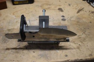 Knife Grinding Jig : 11 Steps (with Pictures) - Instructables Knife Grinding Jig, Trench Knife, Knife Making Tools, Diy Knife, Welding And Fabrication, Belt Sander, Japanese Knife, Hard Metal, Spring Door