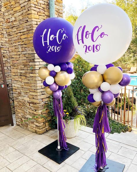 Balloon Topiary, Bachelorette Balloons, Balloon Tower, Prom Themes, Jumbo Balloons, Wind Blowing, Grad Party Decorations, Graduation Balloons, Tropical Birthday