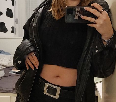 vintage outfit cool swag thick retro belt with diamonds black leather jacket signet rings Outfit With Leather Jacket, Outfit Cool, Vintage Outfit, Leather Jacket Outfits, Signet Rings, Black Leather Jacket, Vintage Outfits, Black Leather, Leather Jacket