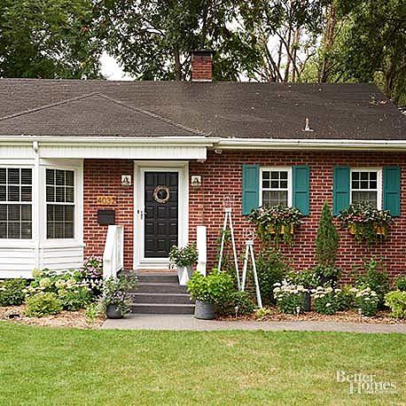 curb appeal Brick Curb Appeal, Brick Ranch Curb Appeal, Exterior Shutters On Brick, Exterior Paint Combinations, Brick Ranch Houses, Diy Exterior, Diy Curb Appeal, House Shutters, Brick Ranch