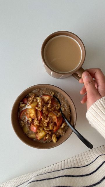 Fiona on Instagram: "cozy cinnamon apple oatmeal 🤎 1 honeycrisp apple, chopped maple syrup cinnamon 1/3 cup rolled oats 1 tsp chia seeds pinch of salt 2/3 cup milk of choice 1/3 cup water splash of vanilla extract sauté chopped honeycrisp apple in maple syrup and cinnamon until they get soft. transfer 1/3 of the cooked apples into another bowl and set aside. to your pot, add all of the ingredients listed and stir until creamy. top with yogurt, cooked apples, walnuts, and more cinnamon" Apple And Cinnamon, Apple Oats, Oatmeal Apple, Oatmeal Bowl, Fall Oatmeal, Baked Oats Apple Cinnamon, Apple With Cinnamon Aesthetic, Cinnamon Apple Oatmeal, Apple And Cinnamon Porridge