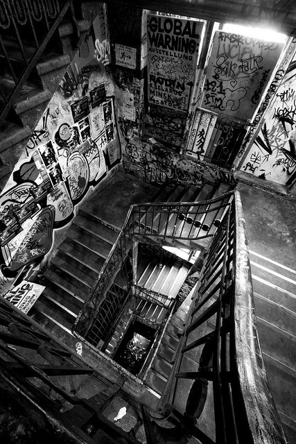 Urban art set upon classic design. Street Photography Urban, Stair Well, Urban Graffiti, Art Tumblr, Black And White Photograph, Black And White Aesthetic, Grunge Photography, Location Photography, Urban Life