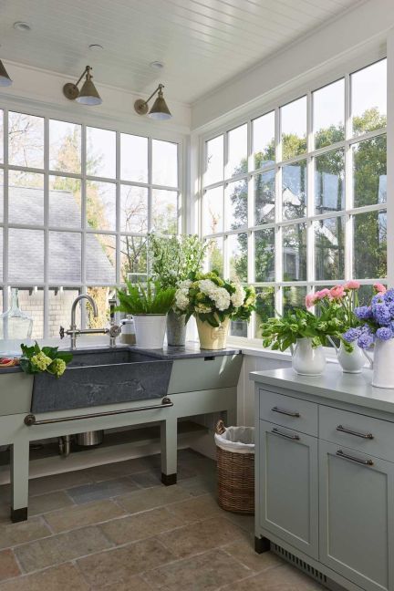 mudroom Awesome Laundry Room Ideas, Glass Breezeway, Mark Sikes, Basement Studio, Plant Room, Flower Room, Modern Ranch, Potting Sheds, Boot Room