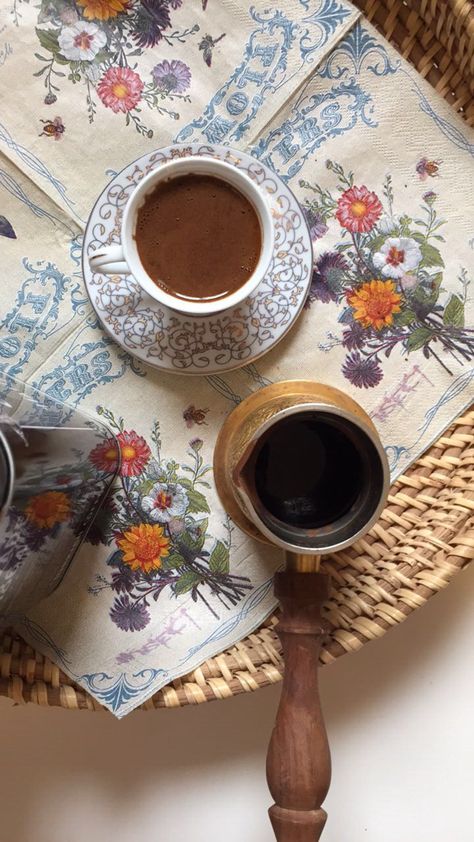 Nigeria Dress, Turkish Coffee Maker, Coffee Reading, Arabic Coffee, Cups Of Coffee, Coffee Photos, Coffee Corner, Food Table, Coffee Date