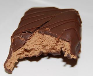 Homemade Candy Bars, Candy Bar Recipe, 3 Musketeers, Bar Mini, Chocolate Ice, Think Food, Homemade Candies, Candy Desserts, Yummy Sweets