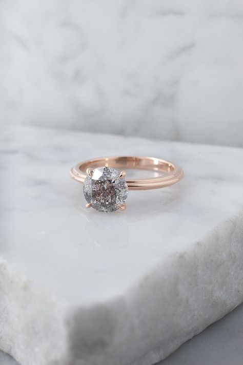 Salt And Pepper Diamond Ring Engagement, Pepper Rings, Engagement Ring Ideas, Engagement Ring Designs, Jewelry Presentation, Honey Jewelry, Salt And Pepper Diamond Ring, Pretty Engagement Rings, Wedding Aesthetics