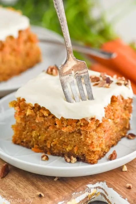 This easy Carrot Cake recipe is moist, full of great spices and flavors, and topped with the best cream cheese frosting and chopped pecans, making it an irresistible homemade cake. If you are looking for the perfect carrot cake recipe from scratch, this is it! Carrot Cake Recipe From Scratch, Carrot Cake Bars, Carrot Cake Recipe Easy, Banana Muffins Easy, Homemade Carrot Cake, Moist Carrot Cakes, Easy Carrot Cake, Best Carrot Cake, Sheet Cake Recipes