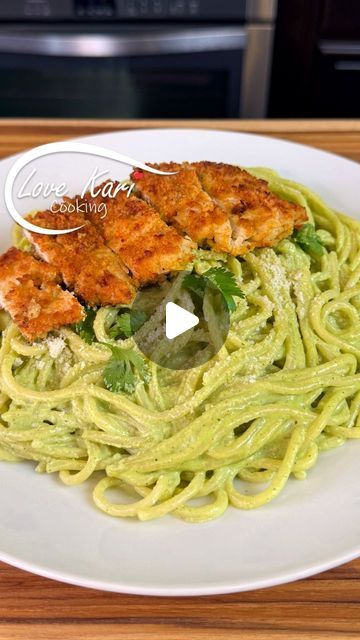 Karina Valladares on Instagram: "Green Spaghetti Espagueti Verde Pasta Mexicana. If you haven't tasted Espagueti Verde (Green Spaghetti) you're missing out! 😋 This easy and delicious Mexican dish features spaghetti in a creamy, non-spicy poblano sauce 🥰 Perfect as a side dish or the star of your meal. I hope you enjoy this recipe. Please comment down below what recipe you will like to see next. Also, check out our YouTube Channel for the full video and for more delicious recipes. Link in Bio 😊  SPAGHETTI VERDE INGREDIENTS: ► Some salt ► 1 lb. spaghetti ► 3 roasted poblano peppers ► 8 oz cream cheese ► 1/2 cup crema Mexicana ► 3/4 cup whole milk ► 1/4 small white onion ► 2 garlic cloves ► Small bunch of cilantro ► 2 tsp chicken bouillon ► Some butter ► Queso seco (grated dry white cheese Green Chicken Spaghetti Recipe, Poblano Pepper Pasta Recipes, Spaghetti Verde Chile Poblano, Green Spaghetti With Chicken, Verde Spaghetti Recipe, Green Spaghetti Recipe Mexican Video, Green Chicken Spaghetti, Creamy Pasta Videos, Green Pasta Recipe Mexican