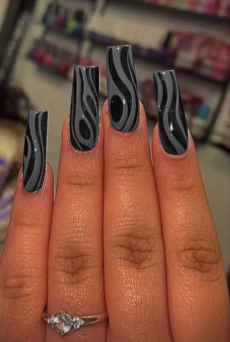 Grey Nails With Black Lines, Black And Gray Nails Ideas, Black And Grey Nail Art, Grey Black Nails Design, Grey Coffin Nail Ideas, Grunge Coffin Nails, Grey And Black Nail Ideas, Charcoal Nail Designs, Black And Gray Nail Ideas