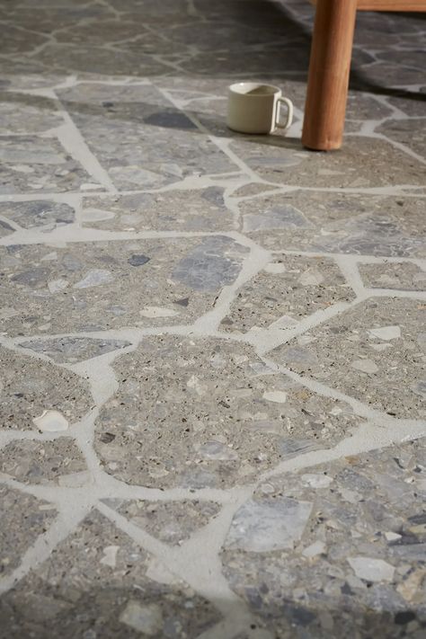 Seyfert_InsituTerrazzo_CrazyPaving_EcoOutdoor Terazzo Floor, Pebble Stone Flooring, Interior Minimal, Crazy Paving, Flagstone Flooring, Irregular Shapes, Mid Century Modern Interiors, Terrazzo Flooring, Pebble Stone