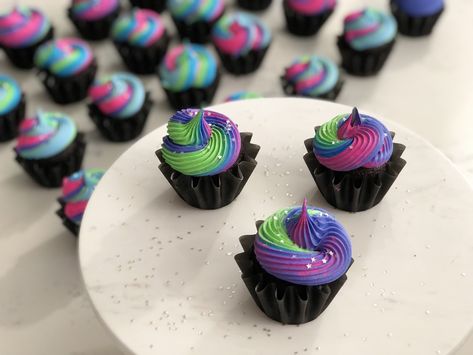 Aurora Borealis Cupcakes aka Northern Lights Cupcakes start with a moist and soft chocolate cupcake then are topped with a swirl of frosting colors 🌌 These cupcakes are delicious and I absolutely mean that 😍🧁😋  Click the Link Below for the Recipe and Video! https://youtu.be/6JHJzyKHC38 Northern Lights Cupcakes, Aurora Borealis Decorations, Aurora Borealis Cake, Northern Lights Birthday Party, Northern Lights Party Theme, Northern Lights Party, Northern Lights Cake, Celestial Party, Soccer Cakes