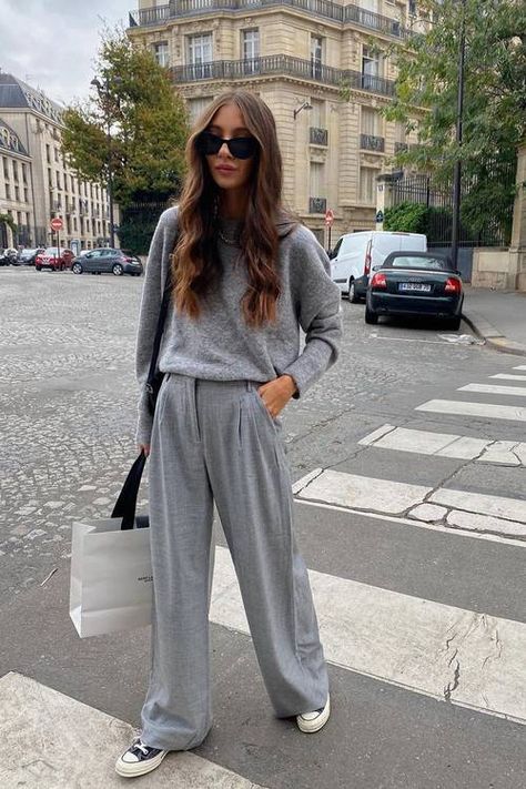 These Are the Cutest 4 Spring Outfit Ideas for 2021 | Who What Wear UK Stylish Jeans Outfit, Joggers Outfit Women, Simple Summer Dresses, 38 Super, Joggers Outfit, Scandinavian Fashion, Outfits With Converse, Spring Fashion Outfits, Grey Outfit