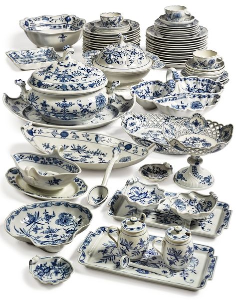 dinner and dessert services ||| sotheby's n09561lot92ct9en Oval Basket, Fine China Dinnerware, Asian Vases, Crossed Swords, Blue Dishes, Vegetable Dish, Blue White Decor, Soup Tureen, Blue Onion